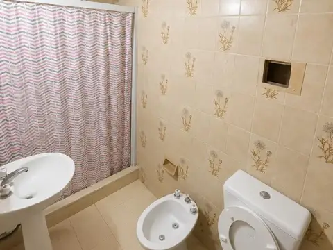 Casa al frente , 2 dormitorios en venta