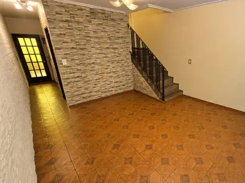 VENTA DUPLEX 3 AMB PATIO COCHERA MORON