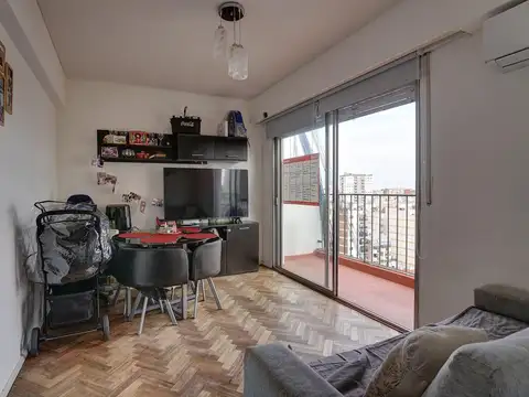 Venta de Departamento de 2 ambientes con balcón corrido