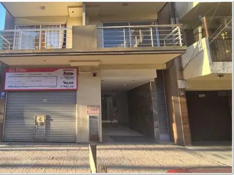 Local en Villa del Parque 299,75m2 totales - 2 baños - Bajas expensas - Alquilado hasta marzo 2027