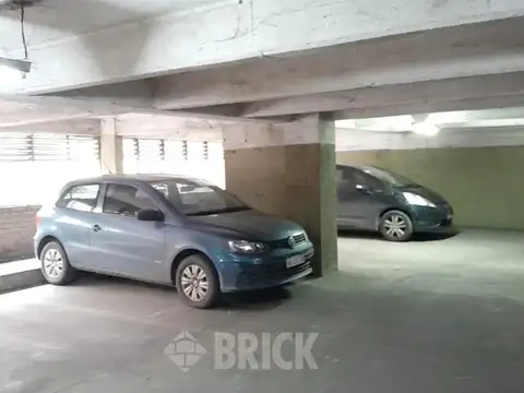COCHERA FIJA CUBIERTA 16 M2 EN AGUERO AL 2000