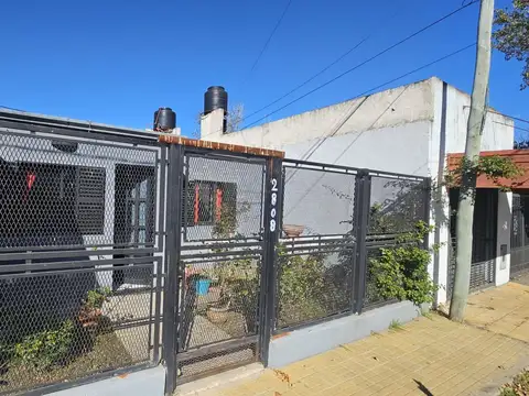 PH en venta de dos dormitorios, Los Hornos, La Plata.