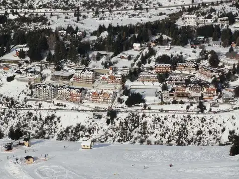 Del Bajo 100, Piso FG