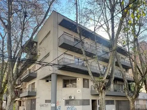 RETASADO Departamento de 1 dormitorio con balcón al frente y Terraza Exclusiva con parrillero....