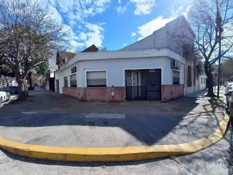 Venta casa 3 ambientes c/ patio garage - saavedra