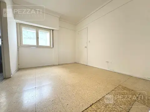 Departamento en alquiler por 24 meses. Colon y Corrientes. Contrafrente luminoso. sin muebles