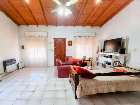 Casa 4 ambientes con 1 baño