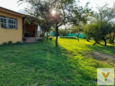 Casa en venta - 3 Dormitorios 2 Baños - Cochera - 1.000Mts2 - Córdoba