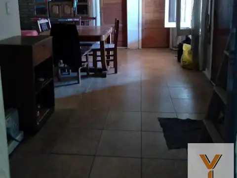 Casa 5 ambientes con 2 baños