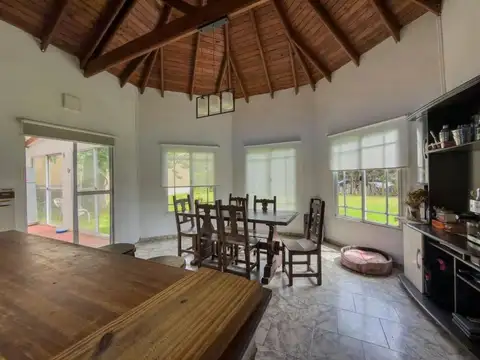Casa en Venta con 2 cocheras