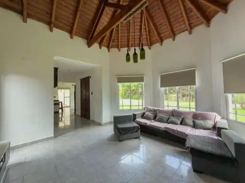 Casa 4 ambientes con 3 baños