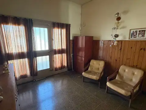 Casa 4 ambientes con 1 baño