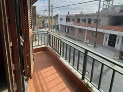 Casa en Alquiler con 1 cochera