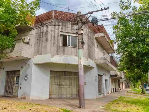 VENTA CASA + 2 LOCALES EN PB - OPORTUNIDAD