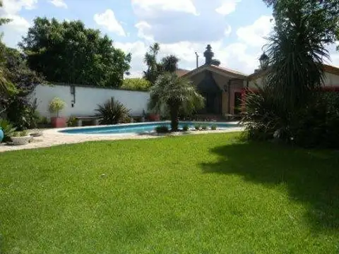 Casa en Venta con 4 cocheras