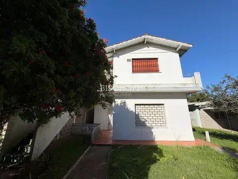 VENTA EN BLOCK DE CASA 3 AMB MAS DEPTO. 2 AMB