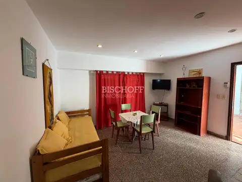 VENTA EN BLOCK DE CASA 3 AMB MAS DEPTO. 2 AMB