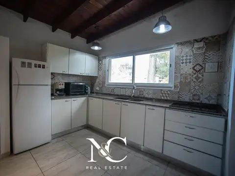 Casa 4 ambientes con 2 baños