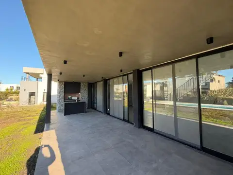 CASA 5 AMBIENTES VENTA EN LA PROVIDENCIA CANNING