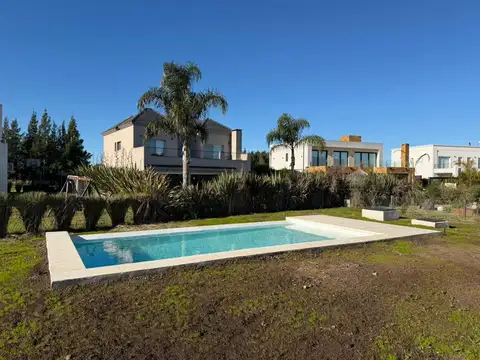 Casa 5 ambientes con 5 baños
