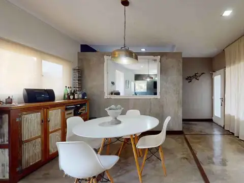 Casa en Alquiler con 1 cochera