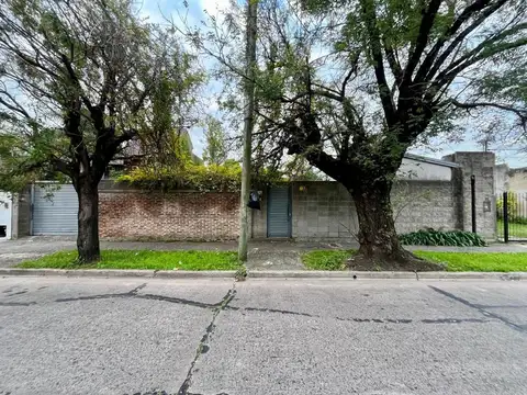 Moderna Casa y Lote , Oportunidad!