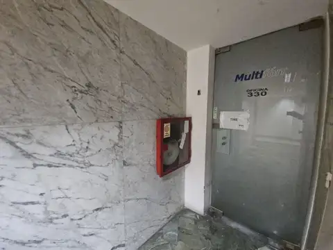 Venta Impecable Oficina con Cochera fija y Toilette Propio en Centro