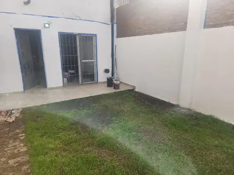 Departamento 2 ambientes en pequeño edificio