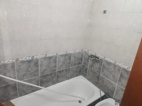 Departamento 2 ambientes en pequeño edificio