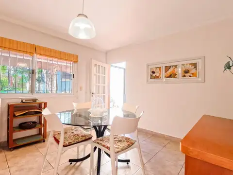 Casa 4 Ambientes con Gran Parque, Pileta y Cochera en Villa Ballester
