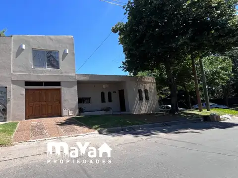 CASA EN VENTA CON OFICINA