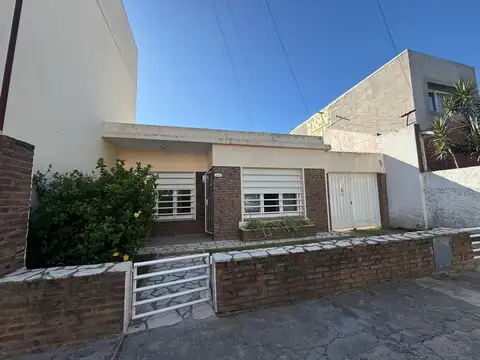 Casa 3 ambientes sobre lote 10 x 30 mts