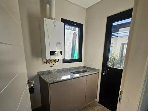 Casa en Alquiler en Santo Tomas, USD 1.400