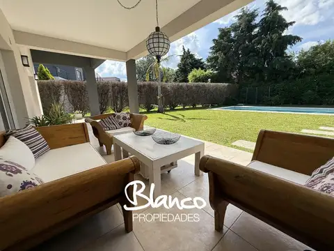 Casa en Venta con 2 cocheras