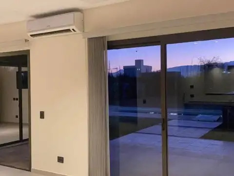 Casa en Alquiler en Lunlunta, USD 1.650