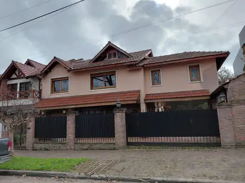 Casa La Lucila 6 ambientes