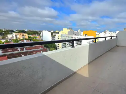 Av. Rivadavia 8879: DEPTO. 2amb.   balcón corrido    terraza   baulera.  A ESTRENAR