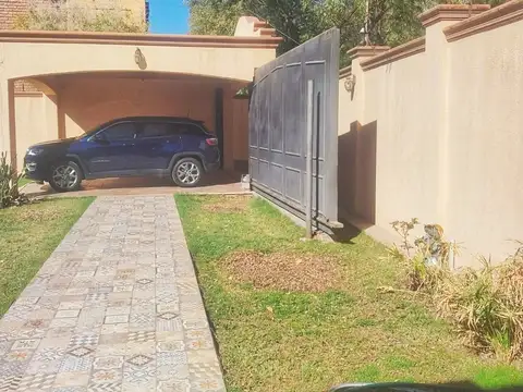 Casa en Alquiler con 1 cochera