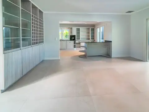 Casa en Venta con 3 cocheras