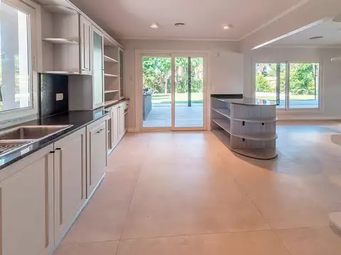 Casa 5 ambientes con 3 baños