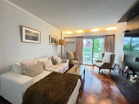 Venta - Departamento de dos dormitorios con balcón en Barrio Martin, Rosario. Apto crédito.