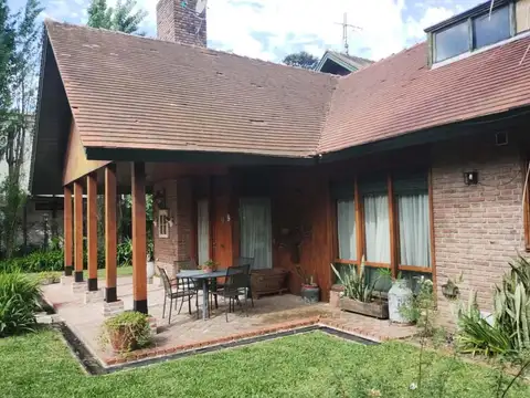 Casa 6 ambientes con 3 baños
