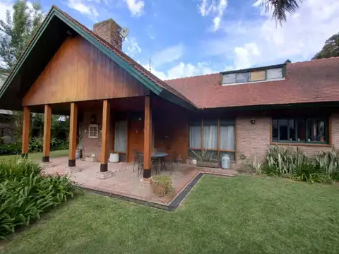 Casa en Venta con 2 cocheras