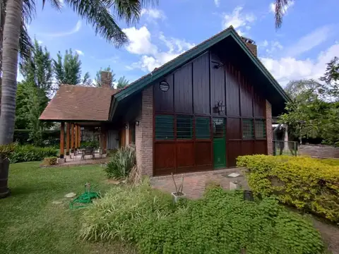 Casa en Venta con 2 cocheras