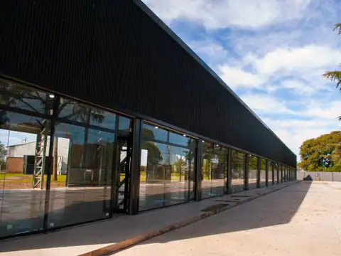Locales Comerciales 100 m2 - Ruta 21 km 3,5 - Alvear