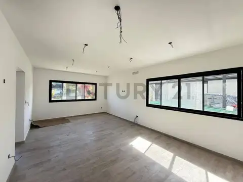 Casa 6 ambientes con 4 baños
