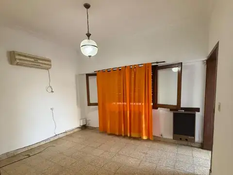 Casa en Alquiler con 1 cochera