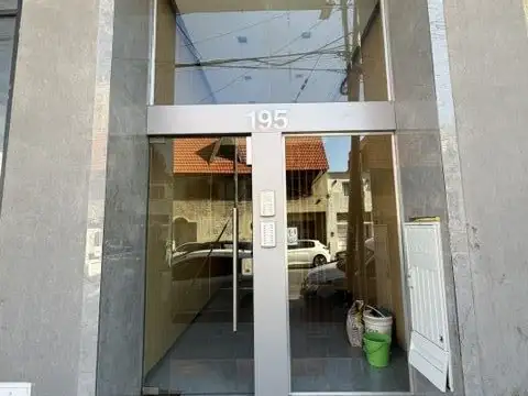 España 100, Piso 2