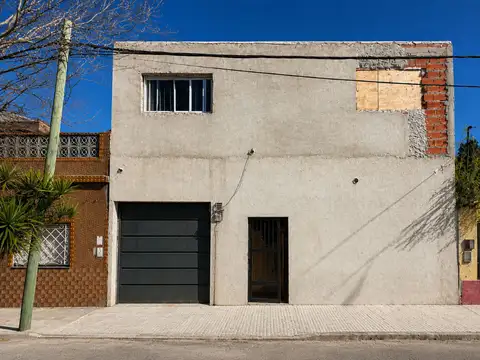 Lote con costrucción precaria