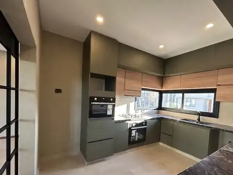 Casa en Venta – Barrio Privado Ciro de Vieytes, Maipú.